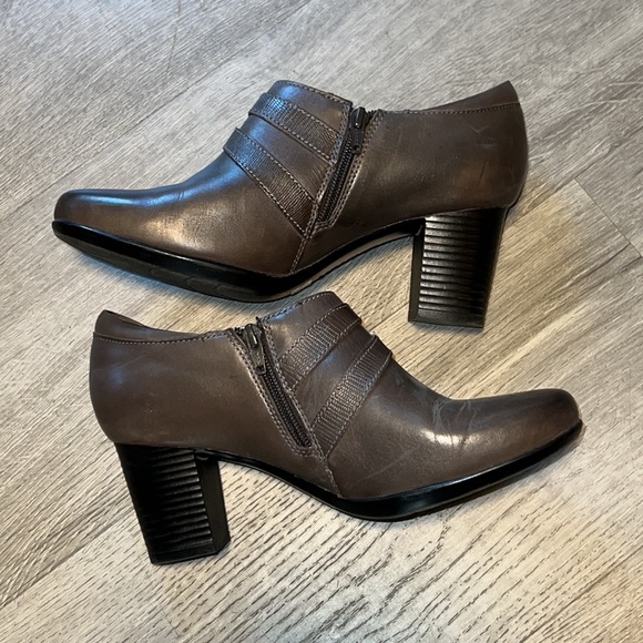 Clarks Bendables Leather Ankle Boots Size 9W - Picture 4 of 8